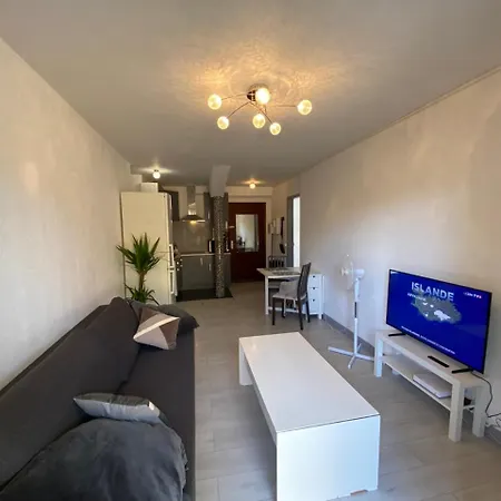 Apartmán Hillside With 100 Sqm Private Garden *