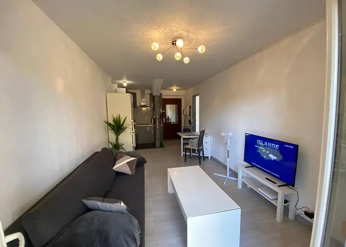 Appartement Hillside With 100 Sqm Private Garden *