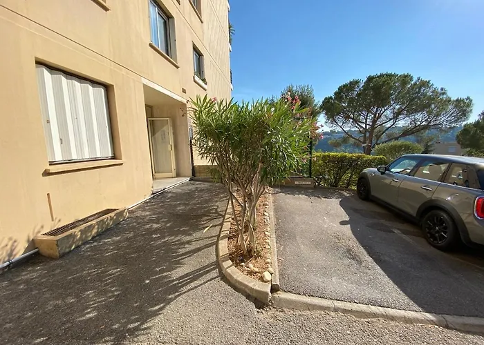 Διαμέρισμα Hillside With 100 Sqm Private Garden Νίκαια