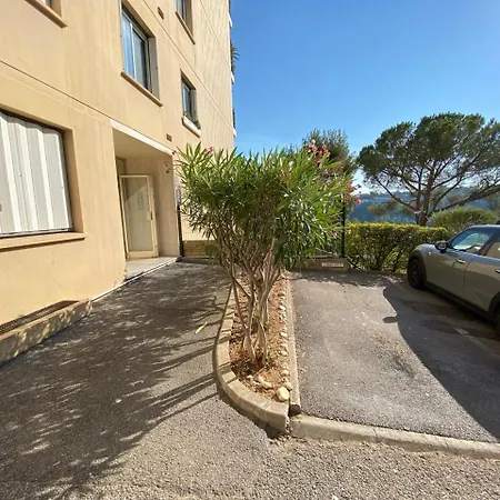 Διαμέρισμα Hillside With 100 Sqm Private Garden Νίκαια